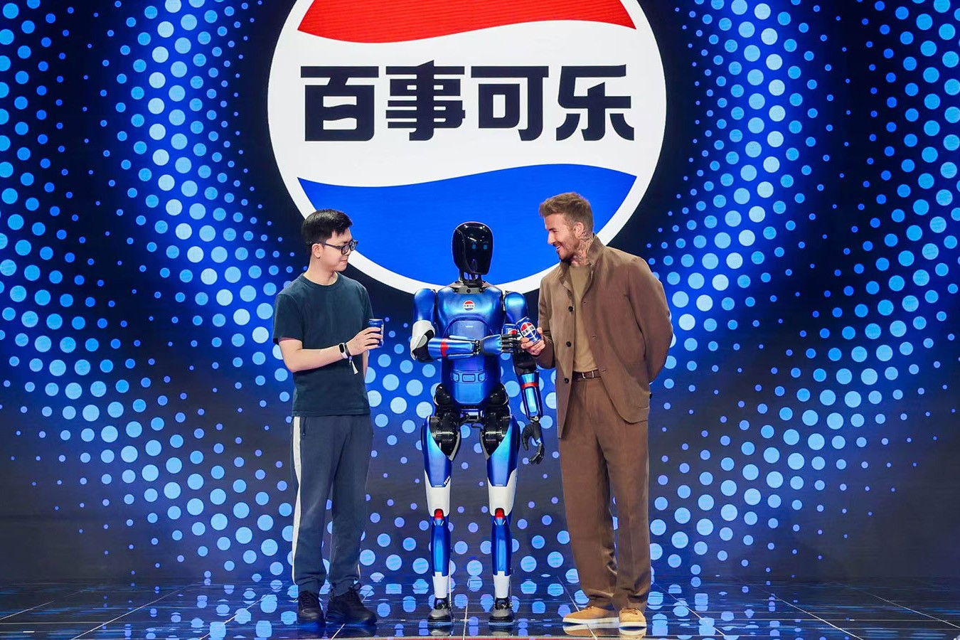 开云·Kaiyun机器人携手百事中国共创“百事蓝宝” 共燃渴望新章